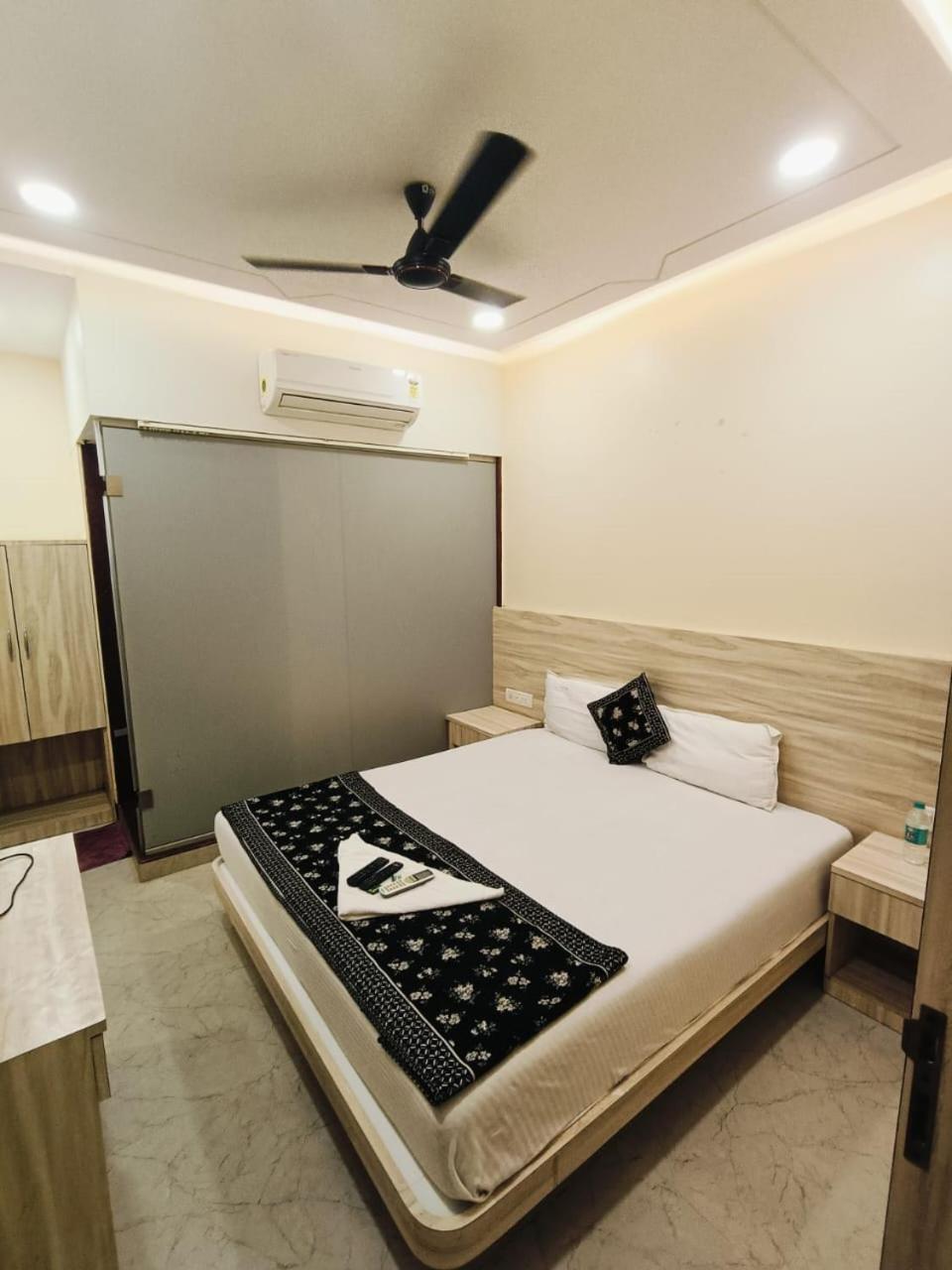 The Kiwwi Hotel 뭄바이 외부 사진